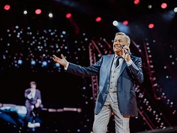 Das Gl&uuml;ck liegt f&uuml;r Schlagerstar Roland Kaiser auf der B&uuml;hne. Seit seinem Durchbruch mit dem Achtzigerjahre-Hit "Santa Maria" begeistert der S&auml;nger bis heute seine Fans.