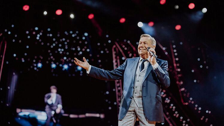 Das Gl&uuml;ck liegt f&uuml;r Schlagerstar Roland Kaiser auf der B&uuml;hne. Seit seinem Durchbruch mit dem Achtzigerjahre-Hit "Santa Maria" begeistert der S&auml;nger bis heute seine Fans.