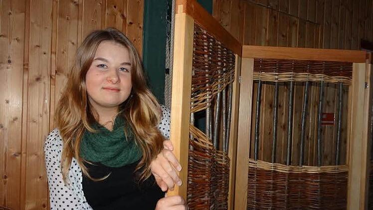 Jule Siegl (Würfelshausen) hat aus Weide einen Paravent gebaut.