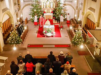 So gut besucht wie am Heiligen Abend ist die Heilig-Grab-Kirche unterm Jahr nie. Foto: Matthias Hoch