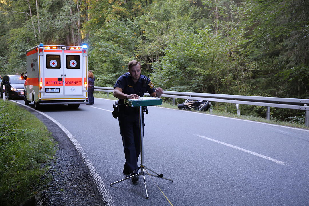 Motorradfahrer verstirbt nach Kollision mit Leitplanke im Kreis Kulmbach