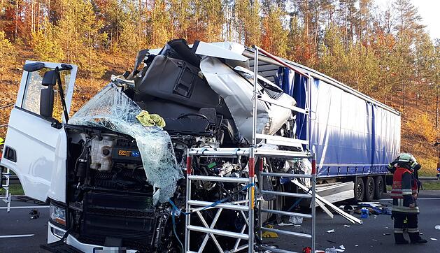 Lkw-Unfall auf der A9: Autobahn gesperrt