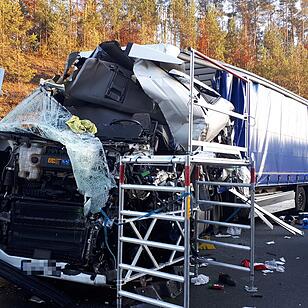 Lkw-Unfall auf der A9: Autobahn gesperrt