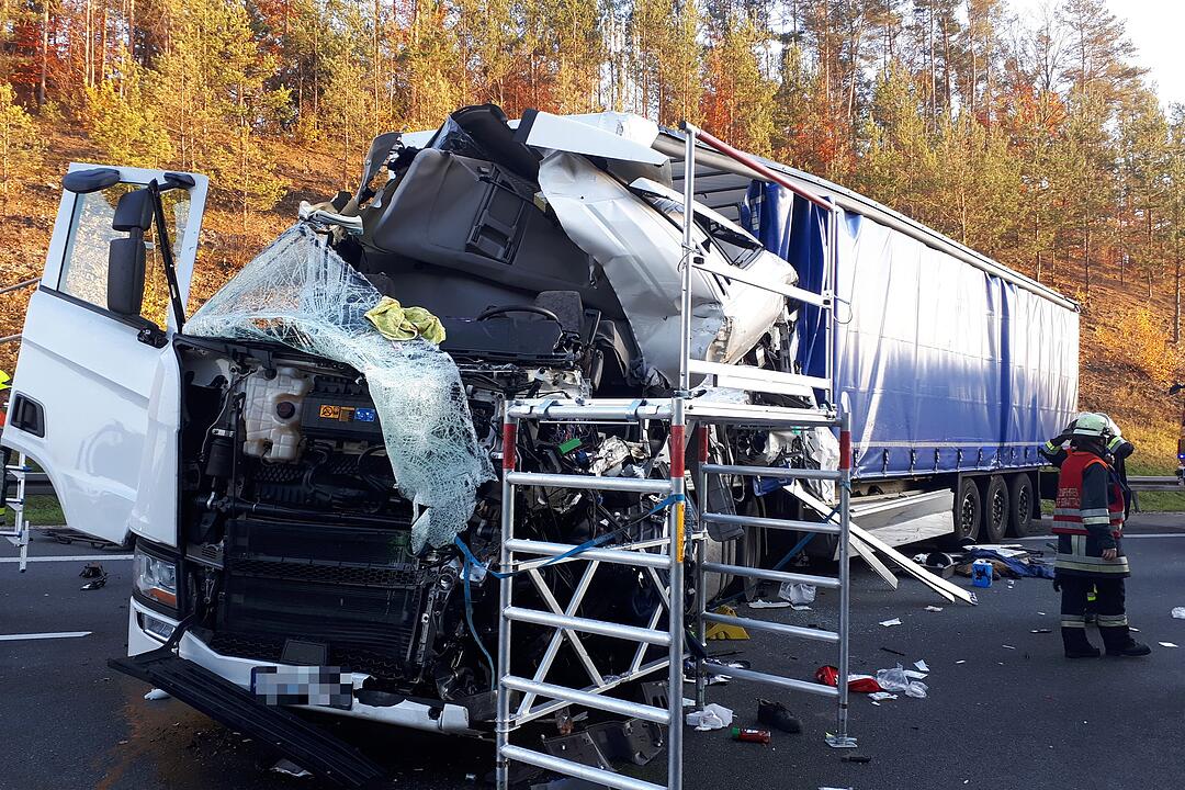 Lkw-Unfall auf der A9: Autobahn gesperrt