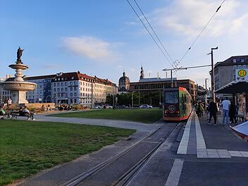 Würzburg: Erste stillgelegte Straßenbahn wieder im Einsatz - aber nicht im Fahrgastbereich