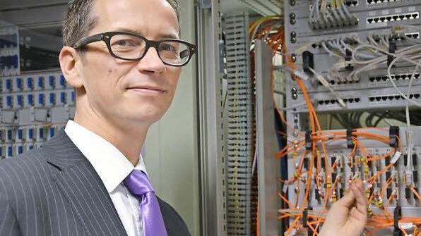 Durch diese Glasfaserkabel fließen die Daten. Foto: Pat Christ