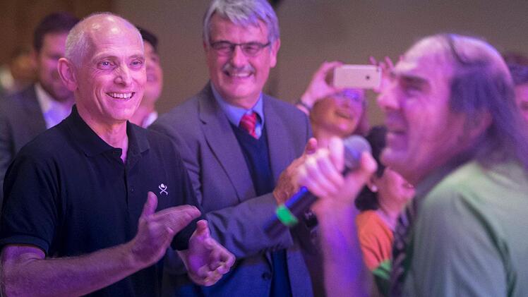 Überraschungsgast: Guildo Horn trat bei der 60. Geburtstagsfeier von Wolfgang Heyder in Hallstadt auf. Foto: Frank Heumann