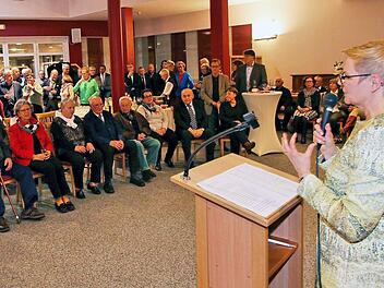 Zum Neujahrsempfang des SPD-Kreisverbandes Bad Kissingen konnte die Bundestagsabgeordnete und Kreisvorsitzende Sabine Dittmar (rechts) im Burkardus Wohnpark etwa 120 Parteimitglieder und Gäste willkommen heißen.  Fotos: Dieter Britz