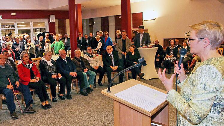 Zum Neujahrsempfang des SPD-Kreisverbandes Bad Kissingen konnte die Bundestagsabgeordnete und Kreisvorsitzende Sabine Dittmar (rechts) im Burkardus Wohnpark etwa 120 Parteimitglieder und Gäste willkommen heißen.  Fotos: Dieter Britz