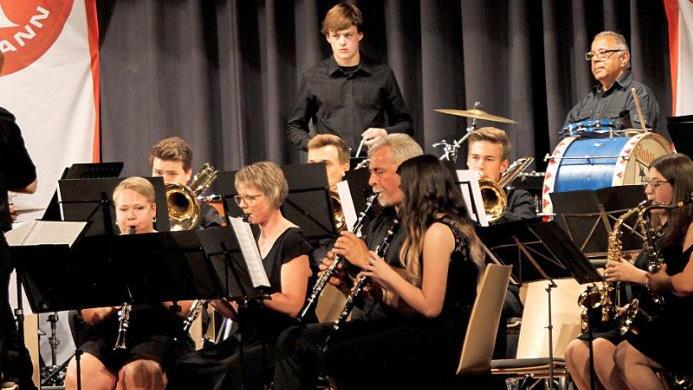 Besondere musikalische Akzente setzte die Stadtkapelle Eltmann unter ihrem Dirigenten Dimitry Braudo beim Frühjahrskonzert. Foto: Günther Geiling