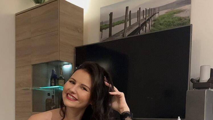 Der Laptop ist ihr Arbeitsgerät: Christina Pfaller schreibt gerade ihre Masterarbeit in Wirtschaftsinformatik.    Foto: privat