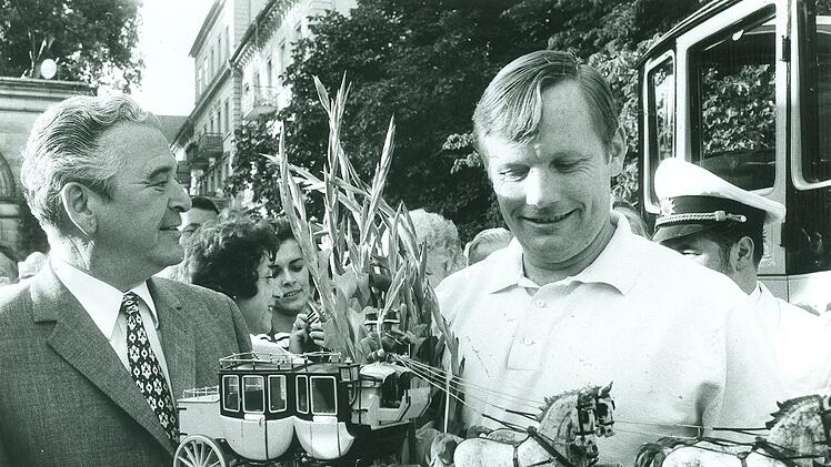 Im August 1970: Oberb&uuml;rgermeister Dr. Hans Wei&szlig; und Neil Armstrong.