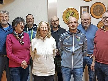 Die neue Vorstandschaft der Eigenheimer Poppenlauer: (von links) Helmut Klopf (Beisitzer), Karin Kutschenreiter (2. Vorsitzende), Ronny Bosin (Kassenpr&uuml;fer), Angelika Hofer (Beisitzerin), Jochen Denner (Schriftf&uuml;hrer), Steffen Heuchler (Beisitzer)...