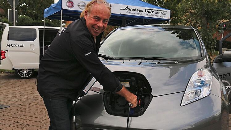 E-Autos können an einer haushaltsüblichen 220-Volt-Steckdose aufgeladen werden.  Foto: Archiv/Gerd Schaar