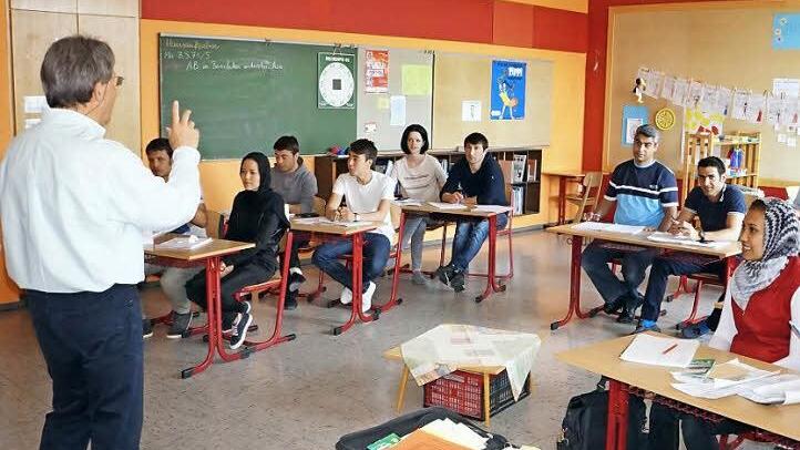 Oft trägt der freiwillige Deutschunterricht in den Ferien schnell Früchte. Dann sind schon bald kleine Gespräche auf Deutsch möglich. Foto: Marion Eckert
