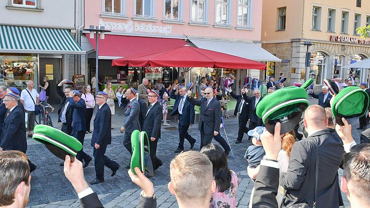 Impressionen vom Einzug am Freitagnachmittag.  Foto: Ronald Rinklef