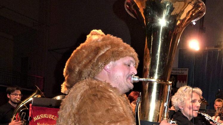 "The Old Grumbly Bear" mit Stefan Kießling sen. als "Brummbär”.Foto: Werner Reißaus