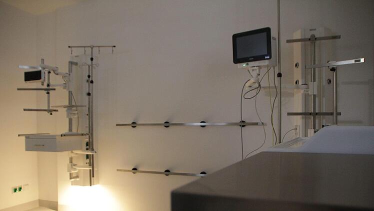 In die Räume der neuen Intensivstation am Kreiskrankenhaus St. Anna in Höchstadt   wurde millionenschwer investiert. Foto: Christian Bauriedel