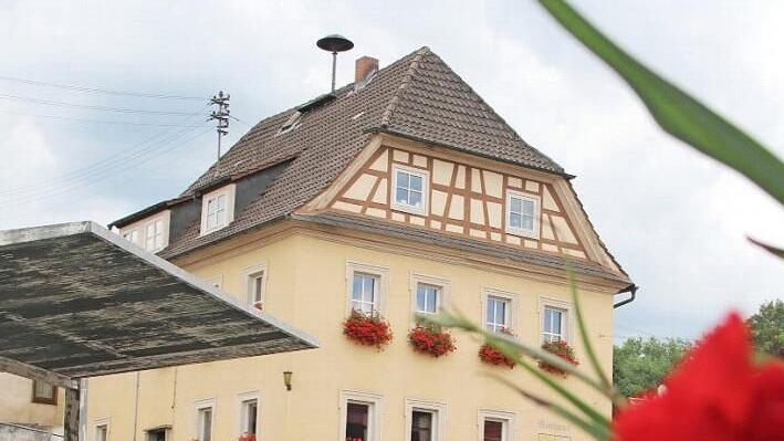 Der Umbau des Rathauses und seines Umfelds ist beschlossene Sache. Für das neue Bürgerzentrum, das hier entstehen wird, gibt es 90 Prozent Zuschuss vom Staat. Foto: Eckehard Kiesewetter