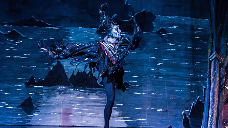 Impressionen vom "Schwanensee"-Gastspiel im Coburger Kongresshaus.Foto: Jochen Berger