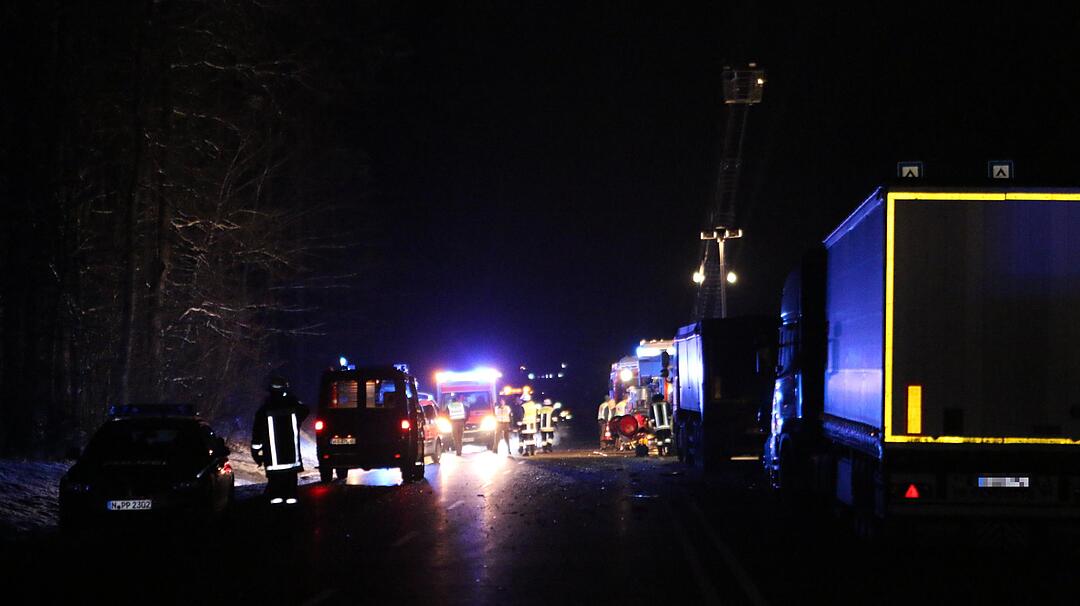 Frontalzusammenstoss auf der B2 fordert zwei verletzte Personen