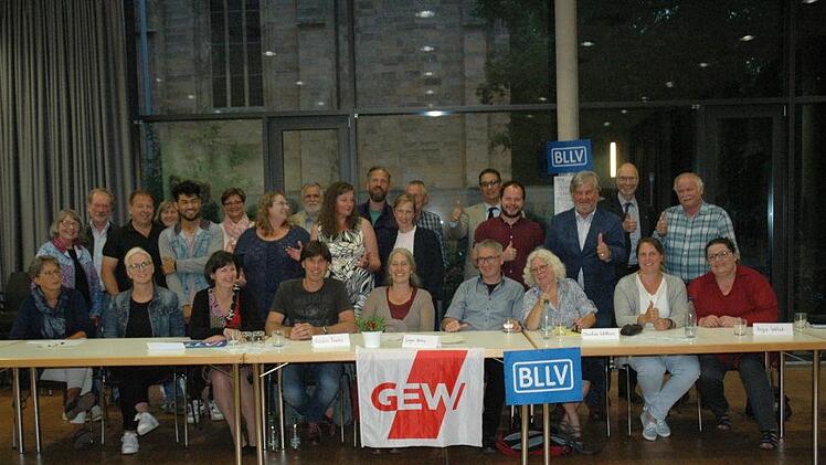 Für einen professionellen Umgang mit Flüchtlingen, zum Wohl der Flüchtlinge und dadurch auch zum Wohle Deutschlands wollen sich die Diskussionsteilnehmer weiterhin beruflich und ehrenamtlich engagieren. Meißinger