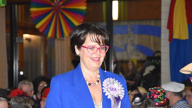 "Ich bin immer für euch da" lautet das Wahlversprechen von Sandra Koppitz, die als "SKK - Sandra Koppitz kann's" als erste Frau in Knetzgau zur Bürgermeisterwahl antritt.