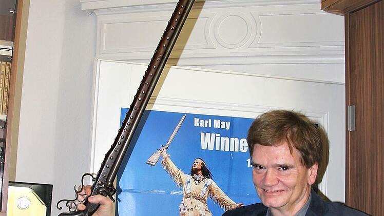 Ähnlichkeit mit dem Winnetou-Plakat - nicht rein zufällig. Bernhard Schmid besitzt unter anderem eine Nachbildung der legendären Silberbüchse. Diana Fuchs