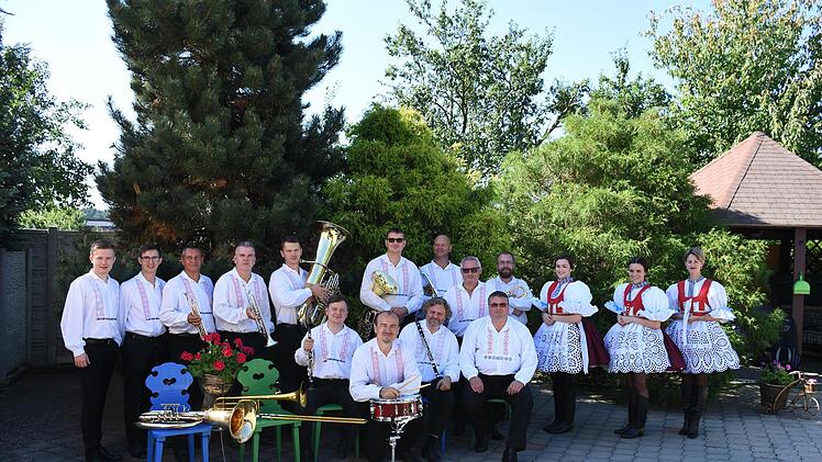 Die international gefeierte Band "Gloria" wird am ersten Bierfest-Sonntag im Stadel aufspielen.