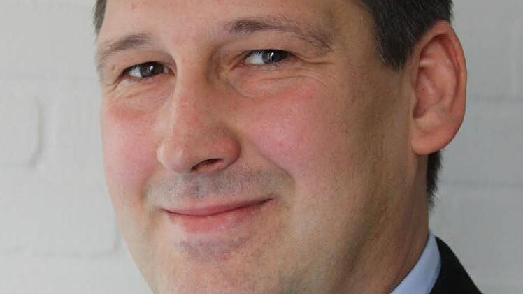 "Ich find's spannend und freue mich, dass mich meine Fraktion in den Wirtschafts- und Umweltausschuss schickt", sagt der Langendorfer Volker Partsch von den Grünen. Der 46-Jährige sieht gerade in der Wirtschafts- und Umweltpolitik die großen Herausforderungen für den Landkreis Bad Kissingen. Die Diskussionen im Kreistag verfolge er seit Jahren intensiv in der Saale-Zeitung, berichtet der Gemeinderat. Dass Elfershausen so gut im Kreistag vertreten ist, ist für Partsch keine Überraschung: "Das ...