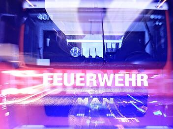 Wohl durch eine Zigarette brach am Freitag in einer Klinik im Landkreis Schweinfurt ein Feuer aus. Ein 81-jähriger wurde lebensgefährlich verletzt. Symbolbild: Ferdinand Merzbach