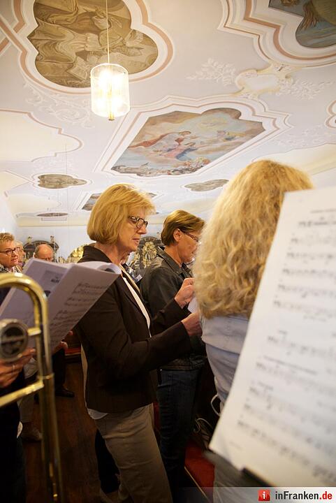 Nach einjähriger Kirchensanierung: Hannberg feiert die Wiedereröffnung der Wehrkirche der Pfarrei Geburt Mariens Hannberg