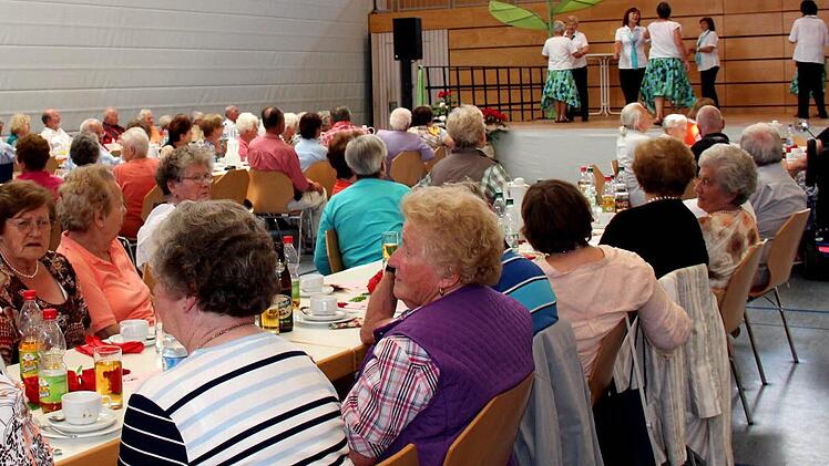Die Senioren erfreuten sich an den verschiedensten Darbietungen. Fotos: Johanna Blum
