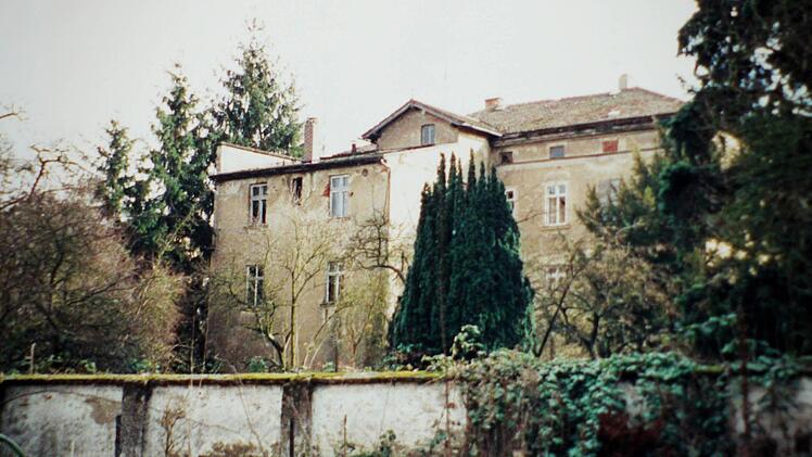 Die Eulenburg vor der Sanierung Foto: Helga Brauner