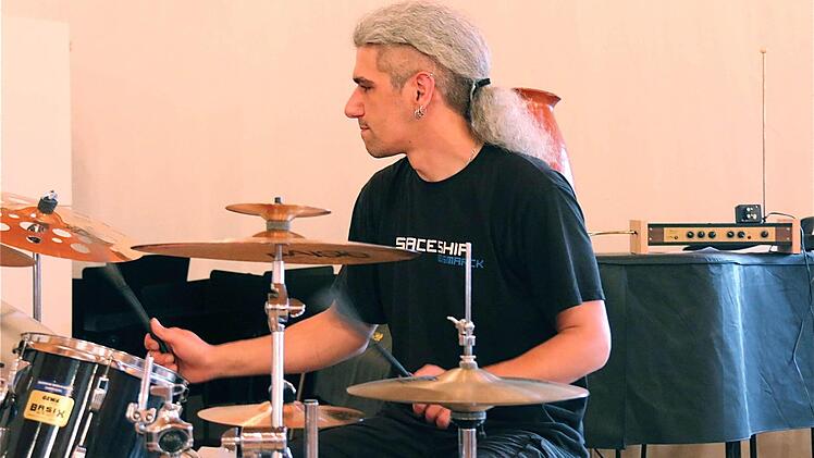 Schlagzeuger Christian Back aus Kleinwenkheim.