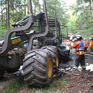 Nürnberg: Forstmaschine brennt - Waldbrand verhindert