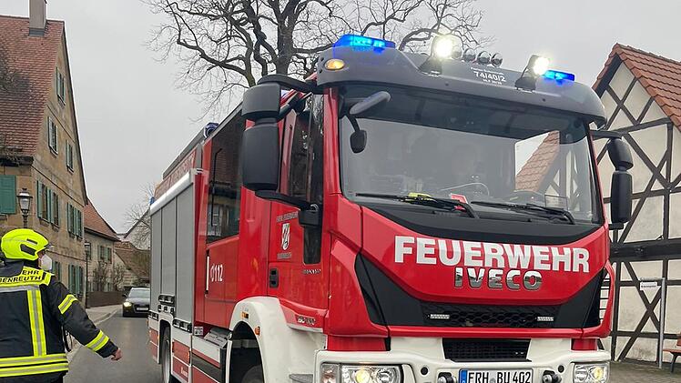 Bubenreuth: Ausgelaufene "Betriebsstoffe" bei Unfall - Feuerwehr findet anderes vor