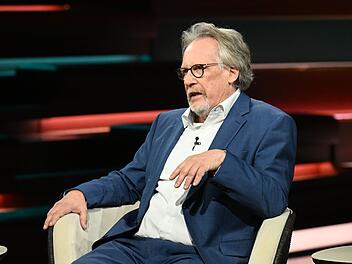 Schriftsteller Harald Martenstein erkl&auml;rte bei "Markus Lanz", warum er klar gegen ein AfD-Verbotsverfahren ist.