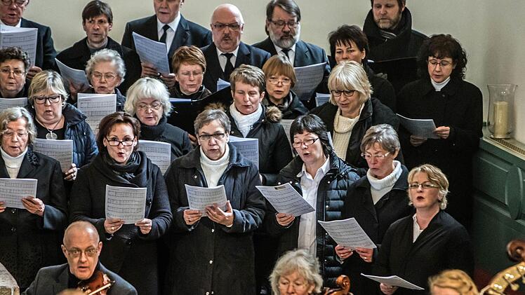 Die Sängervereinigung Bad Rodach, der Stadtkantorei und das Collegium musicum Hildburghausen führten gemeinsam das Oratorium "Golgatha" in der Johanniskirche der Kurstadt auf. Foto: Jochen Berger