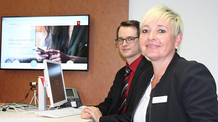 Die Leiterin der HypoVereinsbank Coburg Cornelia Wenzel und Daniel Schuberth, Immobilien-Finanzexperte
