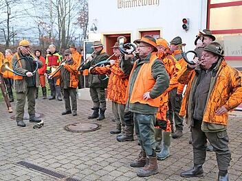Die Jagdhornbläser geben Signal zur Nikolausjagd. Fotos: Franz Galster
