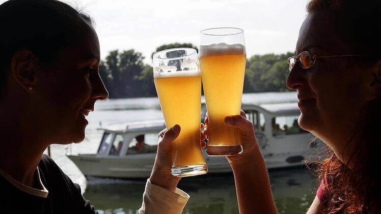 Elf Braueren im Landkreis Forchheim stellen Weizenbier her, Welcher gelingt das am besten? Foto: Rainer Jensen/ dpa
