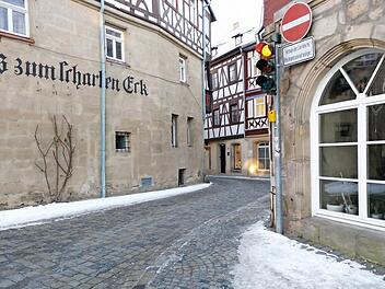 Der Kronacher Bau-, Stadtentwicklungs- und Wirtschaftsausschuss will ein Verkehrskonzept für die Obere Stadt. Die Zufahrt über den Strauer Torweg ist nicht mehr zeitgemäß. Foto: eh