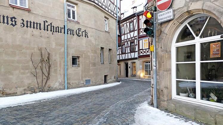 Der Kronacher Bau-, Stadtentwicklungs- und Wirtschaftsausschuss will ein Verkehrskonzept für die Obere Stadt. Die Zufahrt über den Strauer Torweg ist nicht mehr zeitgemäß. Foto: eh