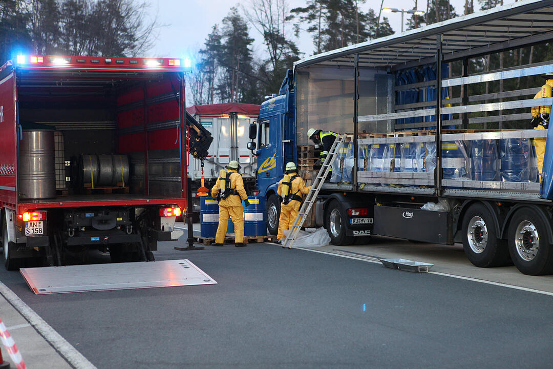 Gefahrgutaustritt auf Parkplatz an A6