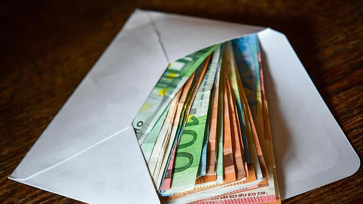 In einem Briefumschlag sollte das Geld für die Drogen liegen, doch der Empfänger steckte ds Rauschgift ein ohne zu bezahlen. Das passierte dem Angeklagten gleich zwei Mal. Symbolfoto: Patrick Pleul, dpa