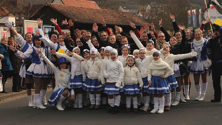 Die Garden führten den 50. Jubiläumszug an.