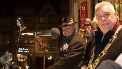 Andreas Prinz von Sachsen-Coburg und Gotha und Oberbürgermeister Norbert Tessmer auf dem Rathausbalkon. Foto: Barbara Herbst