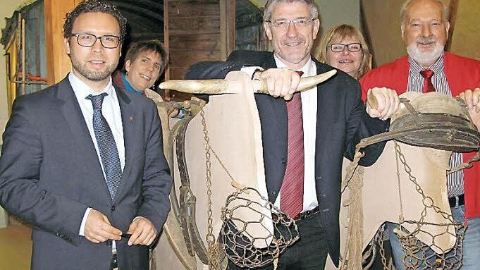 Landrat Michael Busch, Museumsleiterin Jana Buhrow, Ahorns Bürgermeister Martin Finzel und der Vorsitzenden des Fördervereins Gerätemuseum des Coburger Landes, Wolfgang Dultz (von links) freuen sich über den möglichen Neustart. Fotos: Ct-Archiv/Klaus Wöhner, Daniela Pondelicek