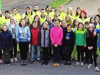 Zusammen mit 14 Coburger Jugendlichen wurden auch acht Lichtenfelser Jugendliche bei einem viertägigen Lehrgang von einem kompetenten Team zu Verkehrskadetten ausgebildet. Darüber freute sich Kevin Tischer (rechts), der Hauptgruppenleiter der Lichtenfelser Verkehrskadetten.  Foto: Alfred Thieret